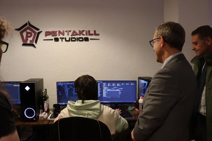 Veganzones visita Pentakill Studios, una empresa vallisoletana especializada en el desarrollo de videojuegos .