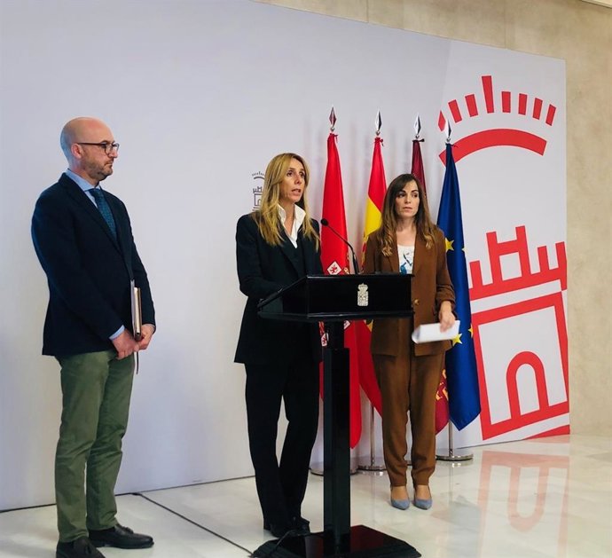 La Concejal De Bienestar Social, Familia Y Salud, Pilar Torres, Junto Con Los Ediles José Francisco Muñoz Y Rebeca Pérez