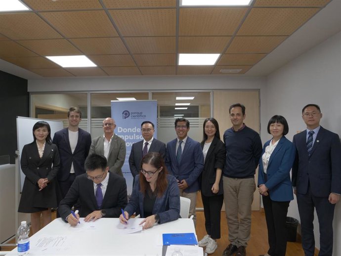 El PCUMH y entidades de Chongqing estudian crear un parque industrial de innovación y emprendimiento chino-español