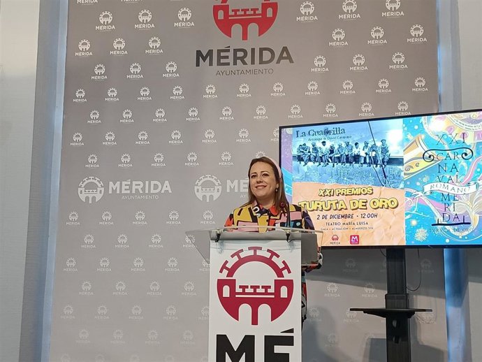 La delegada de Festejos, Ana Aragoneses, en rueda de prensa este viernes en el Ayuntamiento de Mérida