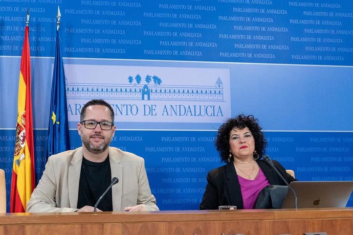 Archivo - El portavoz del Grupo Parlamentario Mixto-Adelante Andalucía, José Ignacio García, y la presidenta del Grupo, Maribel Mora, en una imagen de archivo.