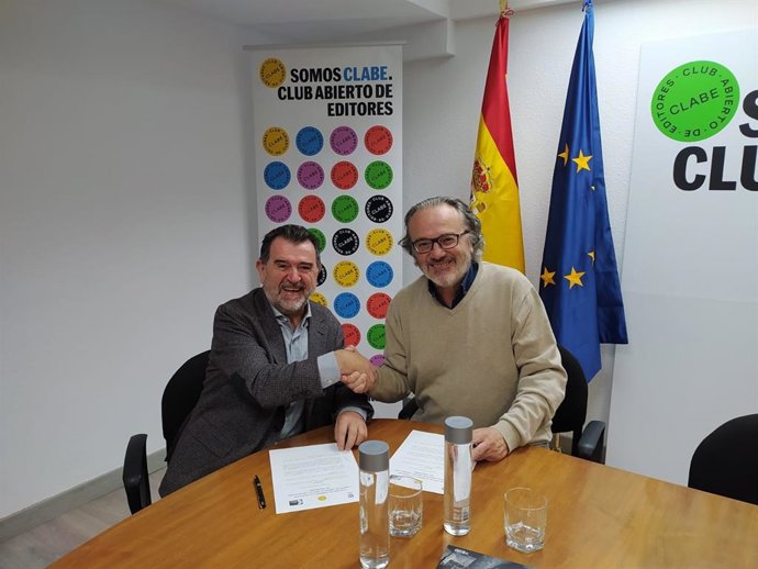 De izquierda a derecha: Arsenio Escolar, presidente CLABE, y Miguel Ángel Noceda, presidente FAPE.