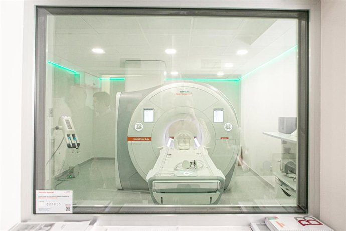 C-LM culmina la implantación de resonancias magnéticas en todos sus hospitales con la inauguración de la de Manzanres