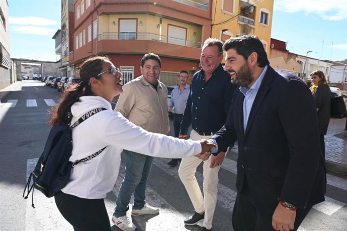 El presidente del Partido Popular de la Región de Murcia, Fernando López Miras, durante su visita a Ceutí