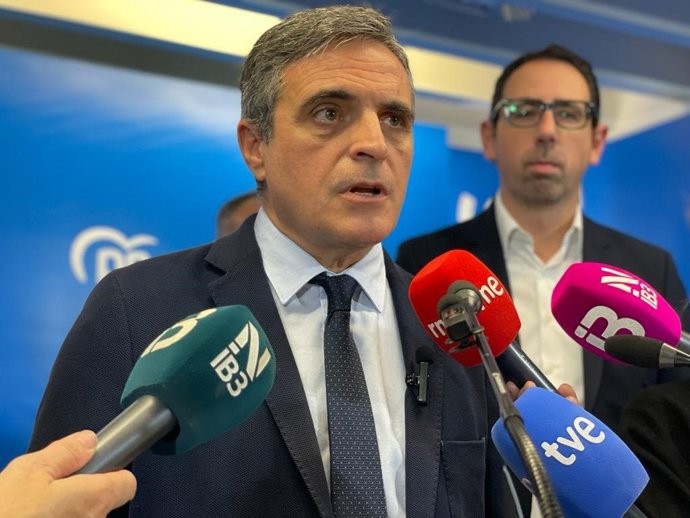 El diputado del PP en el Congreso de los Diputados José Vicente Marí, en rueda de prensa.