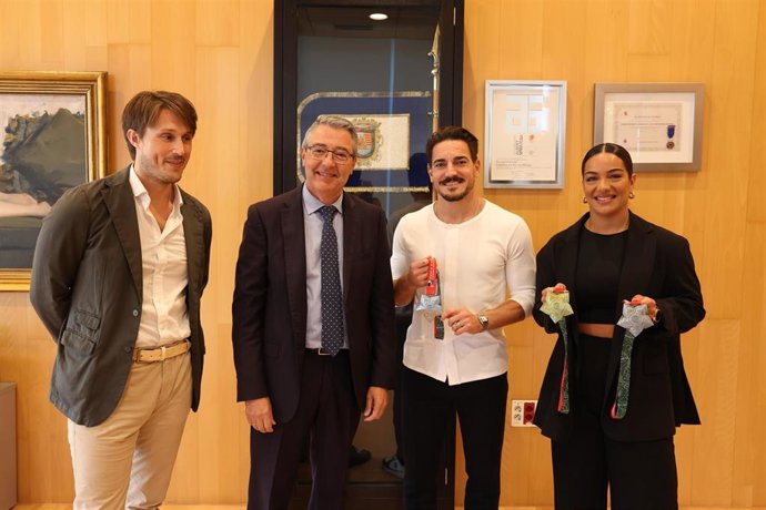 Salado ha trasladado sus felicitaciones a estos dos deportistas a los que la Diputación patrocina y que son embajadores deportivos de la provincia llevando el nombre de la Costa del Sol por todo el mundo en las competiciones en las que participan.