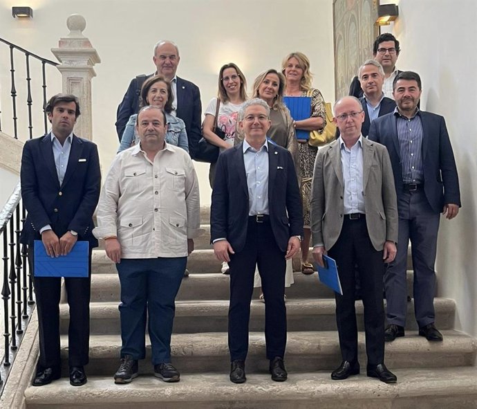 EFCL rechaza el acuerdo PSOE/Junts por vulnerar el principio de separación de poderes y pide nuevas elecciones.