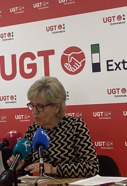 La secretaria general de UGT Extremadura, Patrocinio Sánchez, en una rueda de prensa sobre los efectos de la reforma laboral