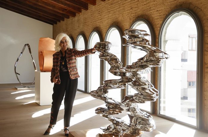 La impulsora i mecenes de l'exposició, Hortensia Herrero, durant la inauguració del Centre d'Art Hortensia Herrero (CAHH), situat a l'interior de l'antic Palau Valeriola