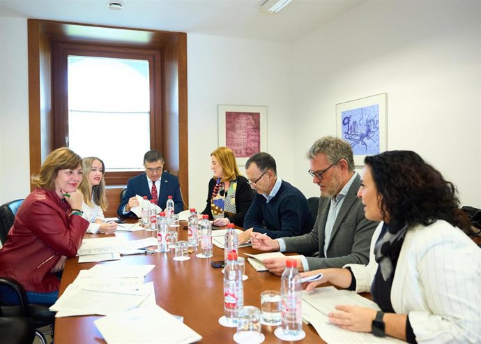Reunión de la mesa de la Comisión de Economía, Hacienda y Fondos Europeos del Parlamento andaluz para calificar las enmiendas de totalidad al proyecto de Ley del Presupuesto de la Comunidad Autónoma para 2024.
