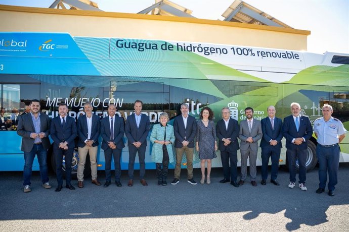 El presidente de Canarias inaugura junto a la comisaria europea de Cohesión y Reformas la biorrefinería de hidrógeno verde creada por el ITC