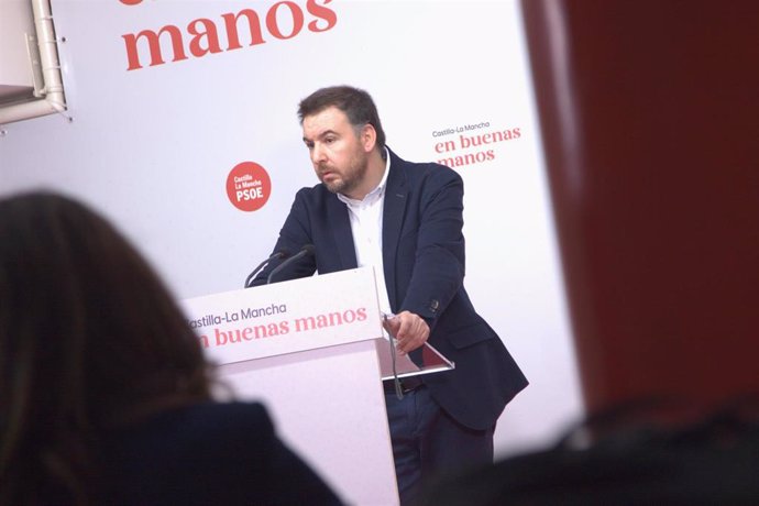 El portavoz de Empleo del grupo socialista en las Cortes regionales, Antonio Sánchez Requena.