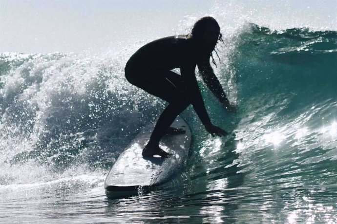 Una guía con consejos para comenzar a experimentar el surf