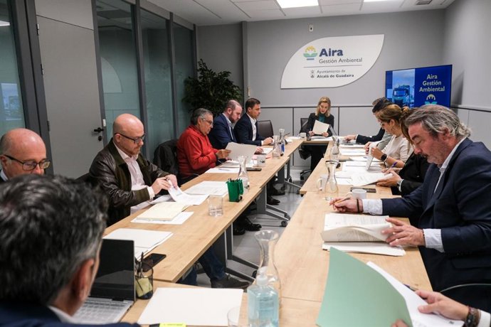 El nuevo Consejo de Administración de la empresa municipal Aira Gestión Ambiental ha quedado constituido bajo la presidencia de la alcaldesa, Ana Isabel Jiménez, y con la representación de los grupos políticos municipales.