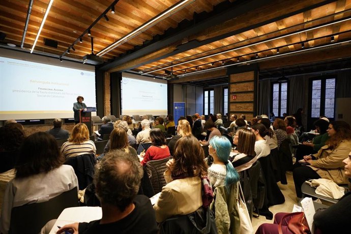 Presentación del 'Esperando mis derechos. Radiografía de los tiempos de espera en los recursos y prestaciones más solicitados en Catalunya'