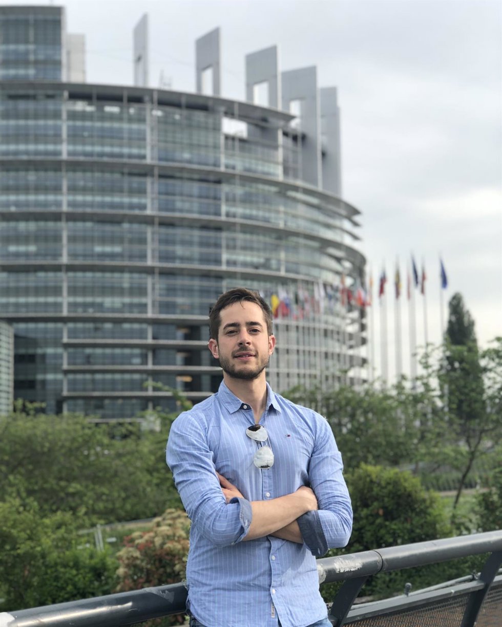 La investigación coordinada por el profesor de la Escuela de Ingenierías Industriales de la UMA, Javier M. Rey, ha recibido el primer premio del segundo Concurso Latinoamericano de Proyectos de Distritos Térmicos en Cartagena de Indias (Colombia).