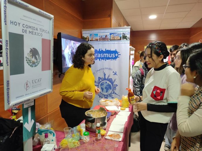Los alumnos de la Universidad Católica de Ávila participan en la Orientation Week sobre intercambio académico entre países.