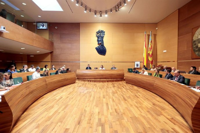 Imatge del ple ordinari d'octubre de l'Ajuntament de Valncia, celebrat a la Diputació de Valencia per les obres en l'hemicicle municipal.