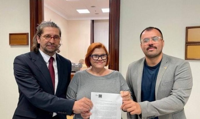 Los diputados de Sumar Francisco Sierra, Engracia Rivera y Nahuel González registran una iniciativa en el Congreso.