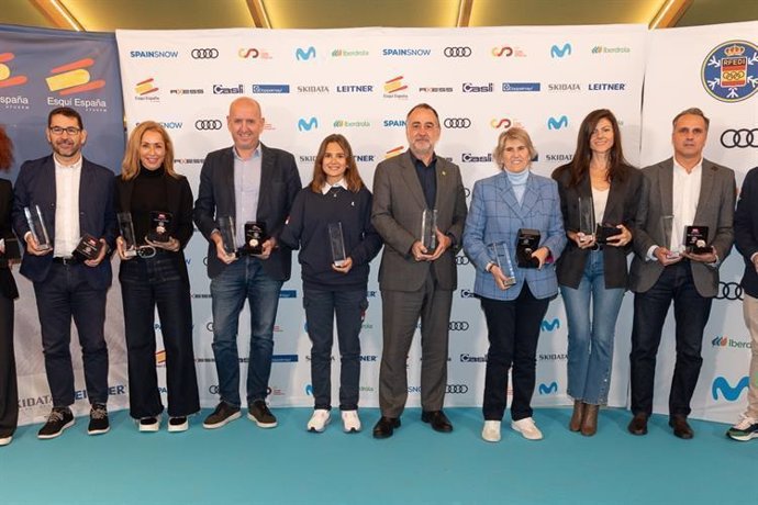 Álvaro Romero y Rocío Carbajal, premiados en la Gala de los Deportes de Nieve 2023-24 .