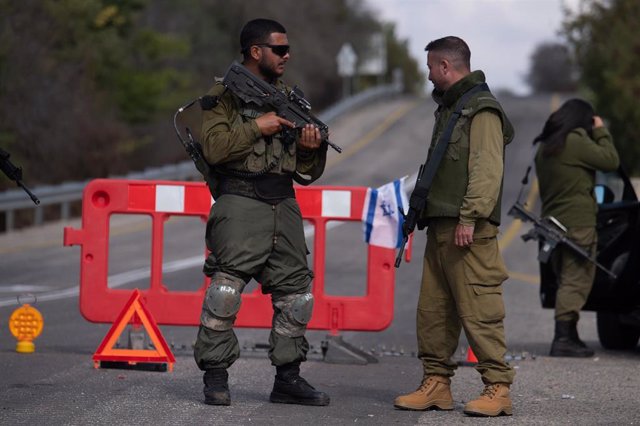 Puesto de control israelí a la entrada de un kibutz cerca de la frontera con Líbano.