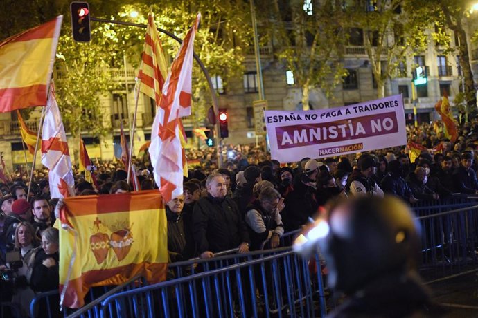 Protestas contra el pacto entre PSOE y Junts