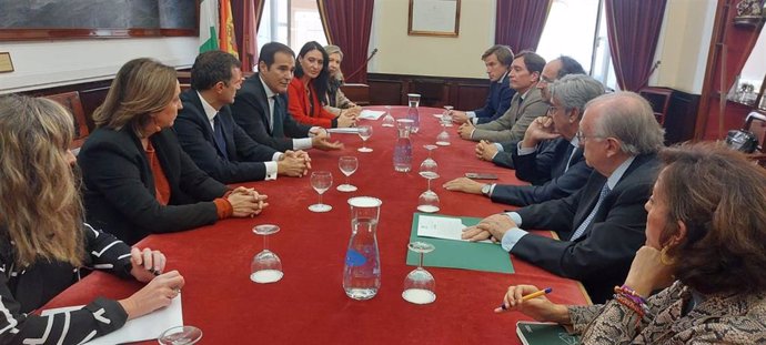 El consejero de Justicia, Administración Local y Función Pública, José Antonio Nieto, en una visita al Ayuntamiento de Cádiz para abordar la situación actual de la Ciudad de la Justicia.