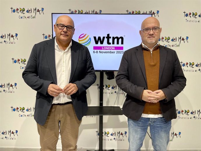 El alcalde de Vélez-Málaga, Jesús Lupiáñez, y el primer teniente de alcalde del municipio y concejal de Turismo, Jesús Pérez Atencia, han hecho balance de la presencia del municipio en la World Travel Market de Londres