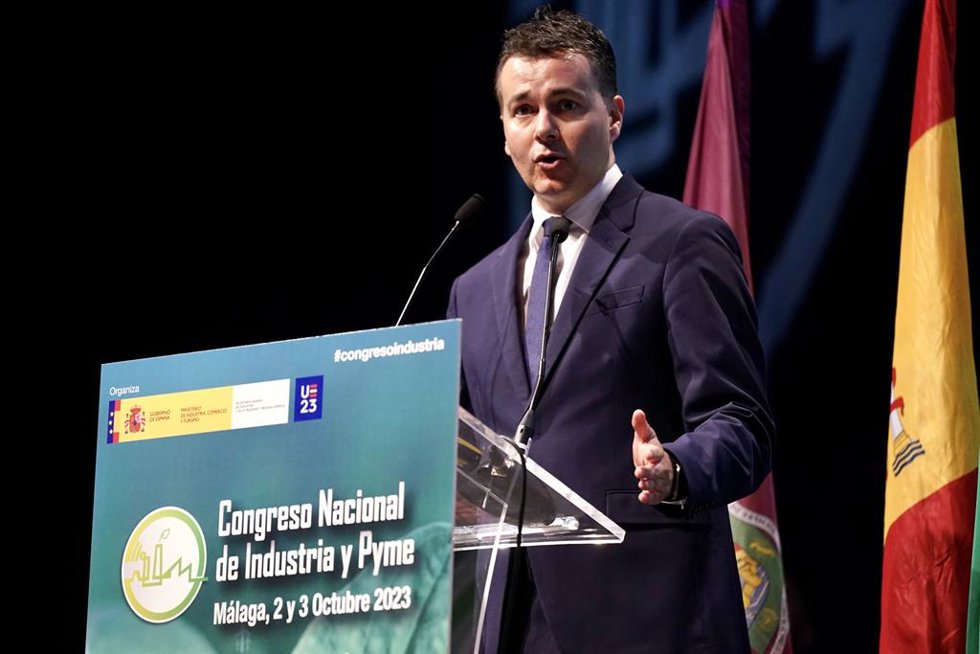 Archivo - El ministro de Industria, Comercio y Turismo en funciones, Héctor Gómez, interviene en el acto  inaugural del VI Congreso Nacional de Industria y Pyme a 02 de octubre del 2023 en Málaga (Andalucía, España).