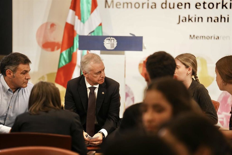 El Lehendakari, Iñigo Urkullu, durante la conmemoración del Día de la Memoria, en el Palacio Euskalduna de Bilbao