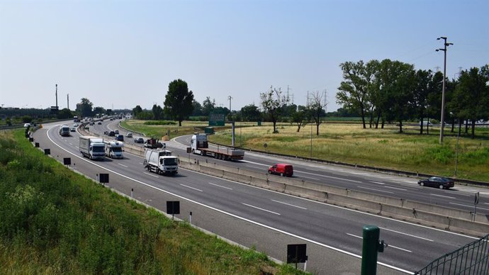 Archivo - Autopista italiana de Sacyr.