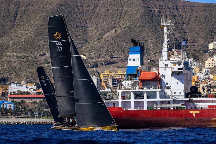 Archivo - Los navíos SSL47 compitiendo en Gran Canaria.