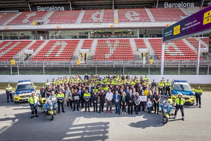 Presentación del calendario de Mossos 2024 en el circuito de Barcelona-Catalunya, en Montmeló (Barcelona)