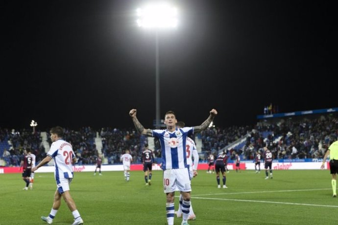 Dani Raba celebra un gol con el CD Leganés.