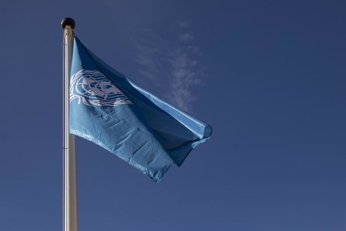 Archivo - Bandera de la Organización de Naciones Unidas (ONU).
