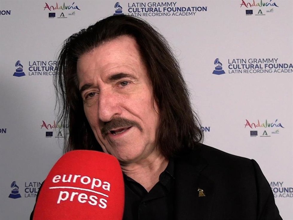 LUIS COBOS