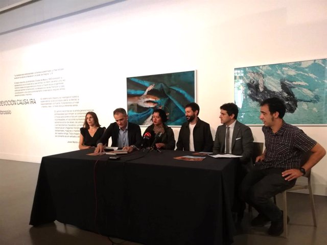 Archivo - La Sala Amós Salvador expone "el relato vital" de la artista Liza Ambrossio con la muestra 'Toda devoción causa ira'
