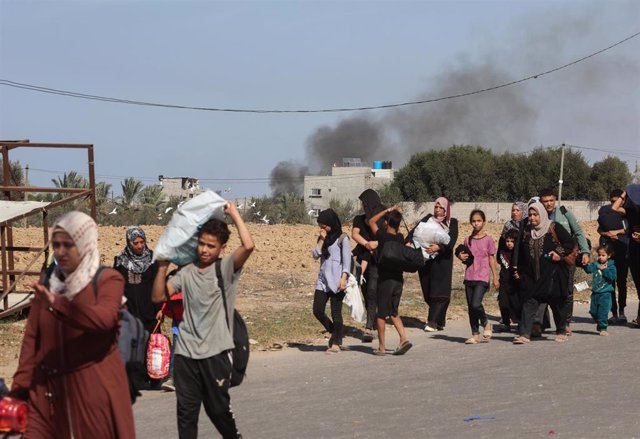 Población civil palestina abandona zonas del norte de la Franja de Gaza