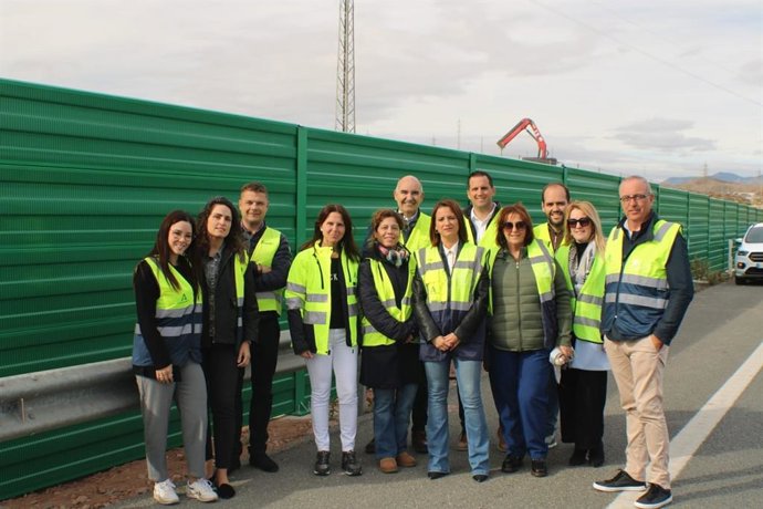 Fomento instala pantallas acústicas en la Autovía A-344 para mejorar la contaminación sonora