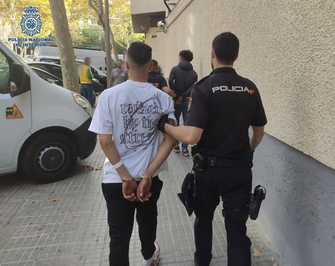 Dos detenidos por robar en diversos vehículos y amenazar a quienes les recriminaron dicha acción en Palma