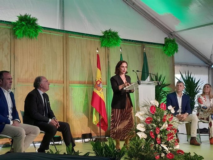 La directora general de Ayudas Directas y Mercados de la Junta de Andalucía, Raquel Espín, durante la inauguración de la I Feria del cultivo del aguacate del Valle del Guadiaro 2023, que se celebra en el municipio gaditano de Jimena de la Frontera.