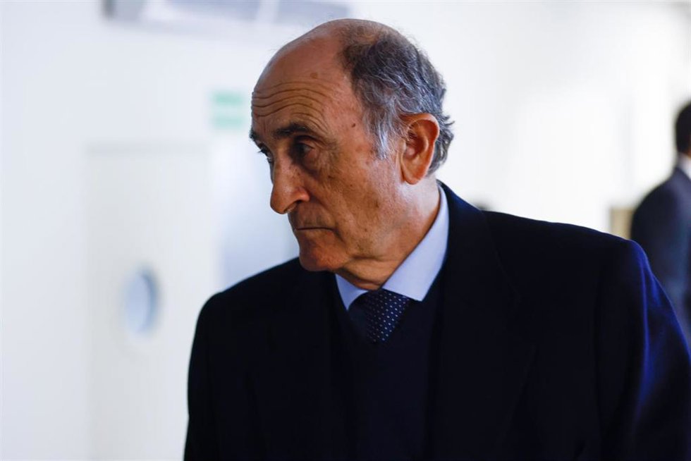 Archivo - El exfutblista José Martínez Sánchez 'Pirri', en el funeral de Amancio Amaro. 