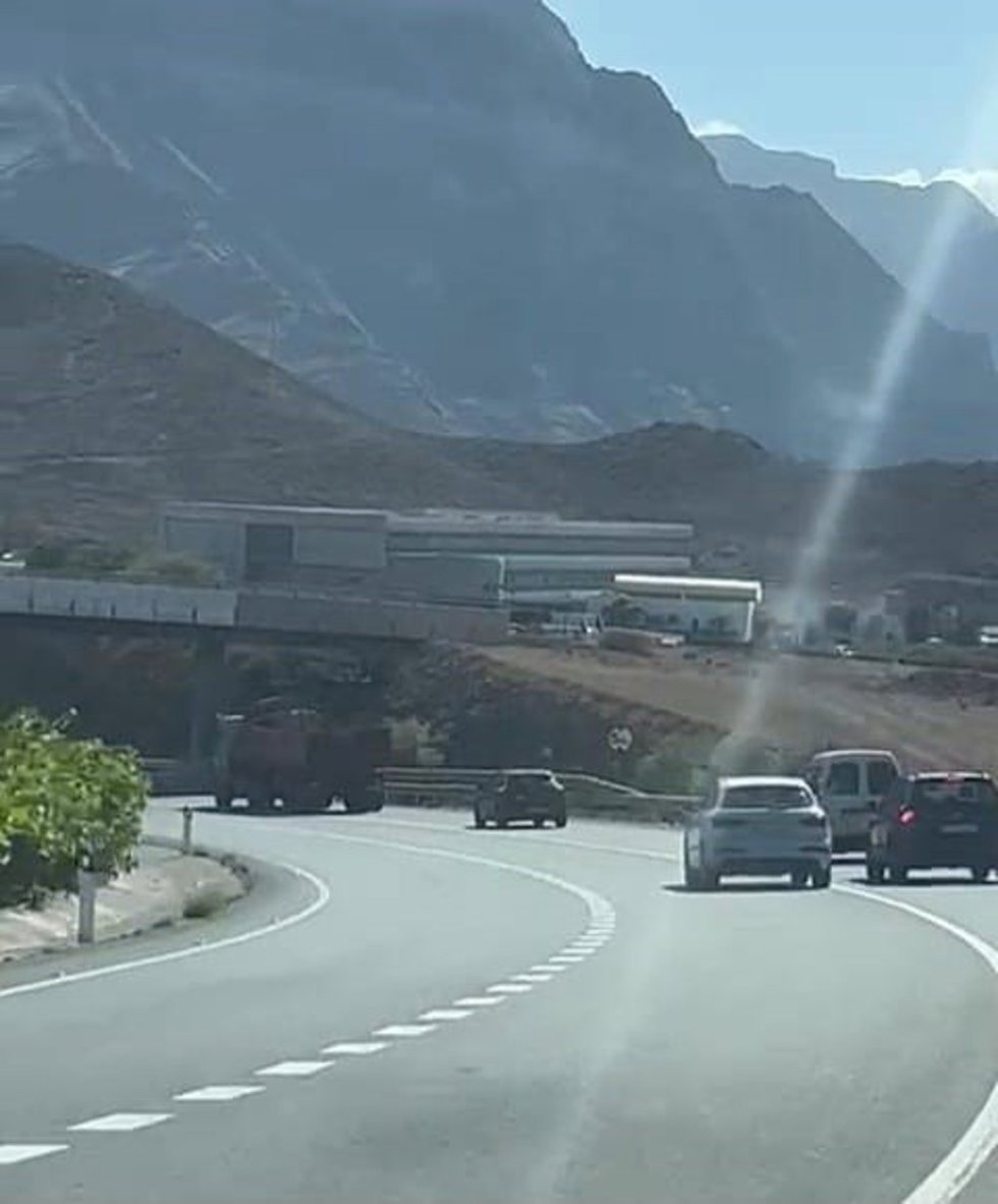 La Guardia Civil ha investigado a un vecino de Las Palmas de Gran Canaria por la presunta autoría de un delito de conducción temeraria al realizar un peligroso adelantamiento continuo a varios vehículos