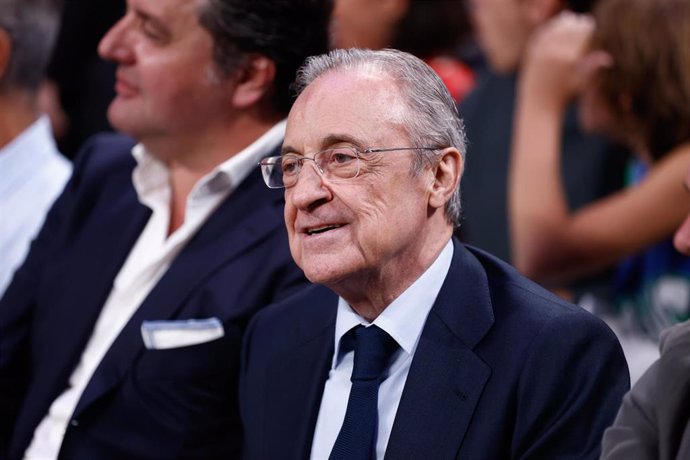 Archivo - El presidente del Real Madrid, Florentino Pérez, en el partido entre el Real Madrid y los Dallas Mavericks. 