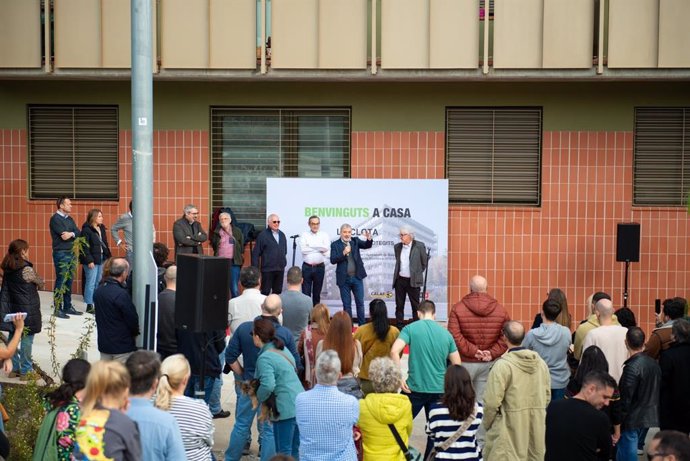 L'alcalde de Barcelona, Jaume Collboni, a l'edifici d'habitatge assequible i protecció oficial de la cooperativa Fem Ciutat al barri de la Clota