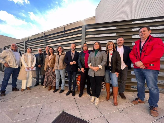 Representantes del PSOE han visitado la sede de la asociación Autismo Jaén.