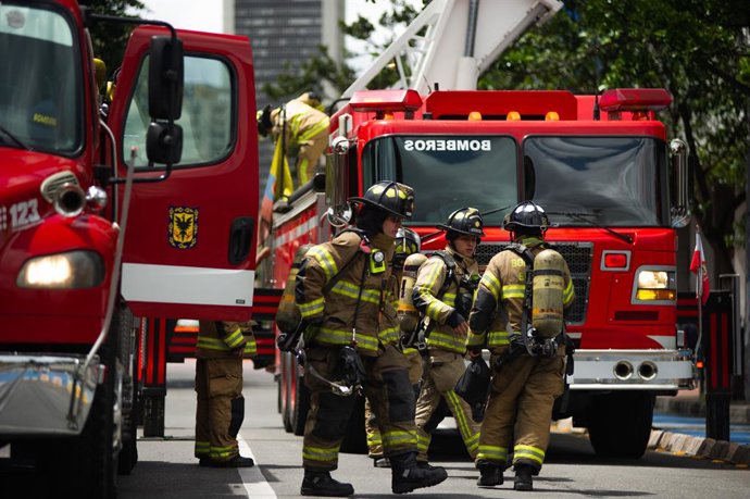 Archivo - October 4, 2022, Bogota, Cundinamarca, Colombia: Colombian firefighters participate during Bogota's Simulation excersise for earthquake prevention, were companies and people evacuated buildings throught Bogota, Colombia on October 4, 2022. Pho