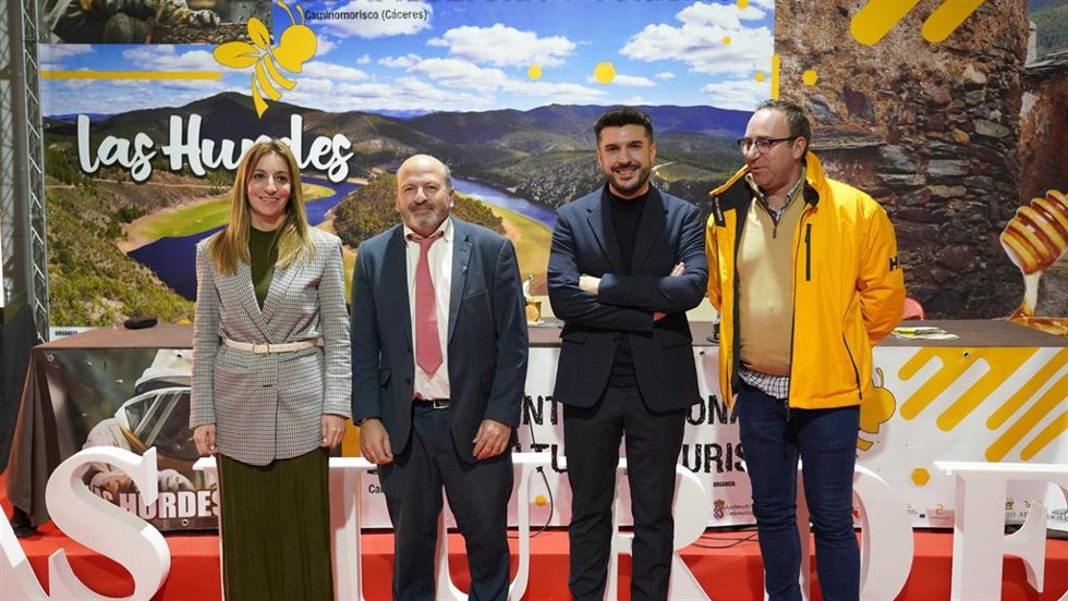 Javier Gonzalo Langa y Aníbal Martín en la IX Feria Internacional de Apicultura y Turismo