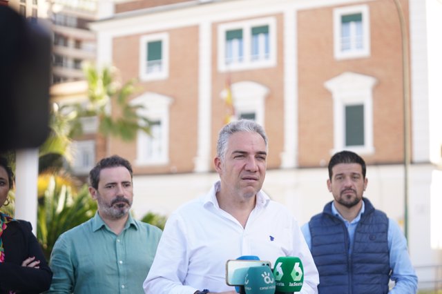 El coordinador genral del PP ha atendido a los medios antes de participar este domingo en la movilización en Málaga.