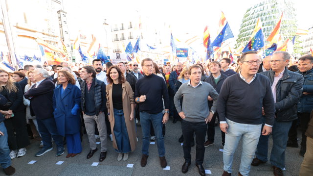 El expresidente del Gobierno José María Aznar; la presidenta de la Comunidad de Madrid y del PP de Madrid, Isabel Díaz Ayuso; el presidente del PP, Alberto Núñez Feijóo